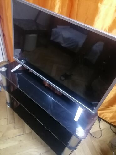 Komode: Sto stakleni ispravan dobar za TV. Kao nov je. Oko 80 /40 /50 — 8