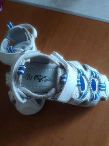 шлепки резиновые: Продаю новые детские сандали, регулируются сзади 24 размер-700 сом