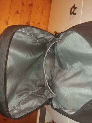 Rukzaklar: Qara Çanta Heç bir yeri cırıq deyil, fermuar və tutacaqları sağlamdır — 7