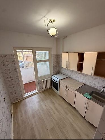 4 комнаты, 99 м², 12 мкр 106 серия, 1 этаж, Старый ремонт