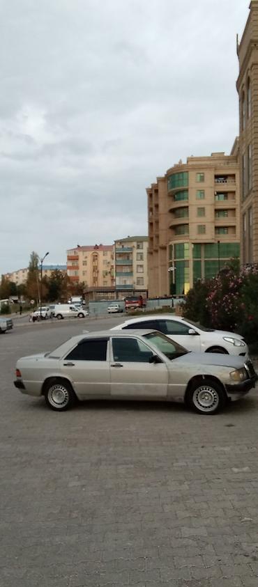 Mercedes-Benz: Mercedes-Benz 190 (W201) sedan - Kuzov: 4 qapılı sedan, gümüşü rəng - — 1