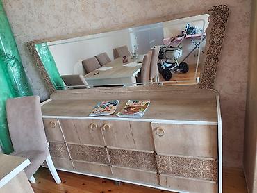 Мебель: Qonaq otağı üçün mebel dəsti Tərkibi: - Geniş servanta bənzər komod + — 1
