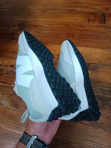 Patike: New balance 327 patike

Novo
Brojevi 36 do 46

fb Moja Kupovina 1 — 3