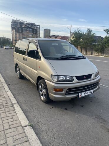 поджеро продажа: Mitsubishi Space Gear: 1999 г., 2 л, Механика, Бензин