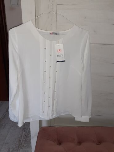 Bluza je - Srbija: Nova bluza sa etiketom,40Sa biserima(jedan se odšio-uslikano je)zbog