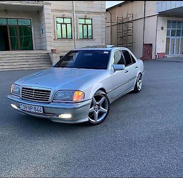 4 goz mercedes 3 2: Mercedes-Benz sedan (W202 C-sinfi) - Kuzov: 4 qapılı sedan, gümüşü — 1