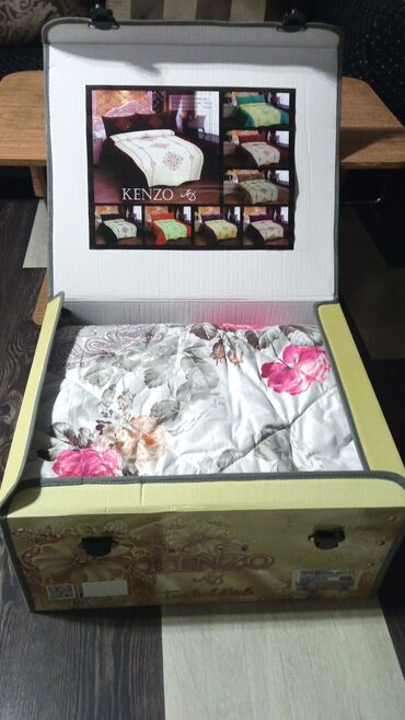 коробки для постельного белья: Новое турезкое синтипоновое одеяло. Размер 200/230