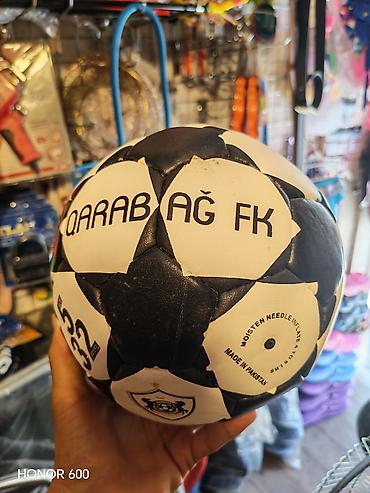 euro top: Qarabağ FK futbol topu - Rəng və dizayn: Qara-ağ panellər, ulduz — 1