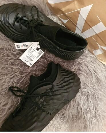 Krossovka ve ketlər: Zara, Ölçü: 42, rəng - Qara, Yeni lalafo.az -da Krossovka ve ketlər: Zara, Ölçü: 42, rəng - Qara, Yeni