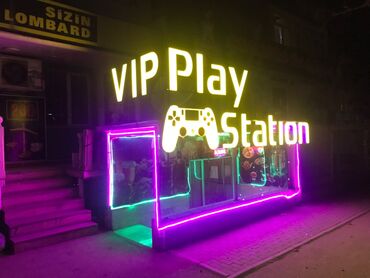 playstation avadanlıqları: Hazir vip playstation reklam yazisi. Orsteklo ile hairlani. Reklam