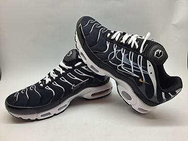 Patike: Nike Air Max Plus (TN) patike – crno/belo izdanje - Silueta Air Max — 4