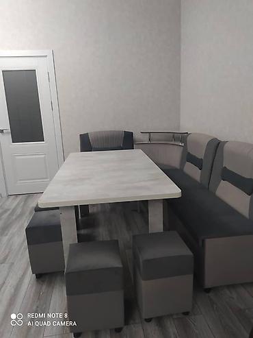 silver kitchen: Кухонный уголок с обеденным столом и пуфами Комплектация: - угловой — 1