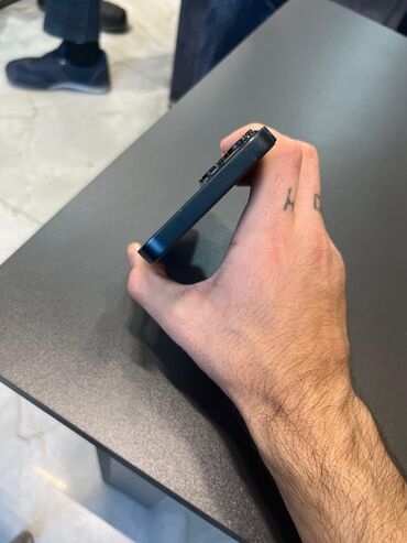 стедикам для видеокамеры: IPhone 13, 128 GB, Qara, Face ID