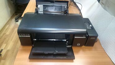 настенный принтер: Принтер Epson L805, предназначенный для печати фотографий и