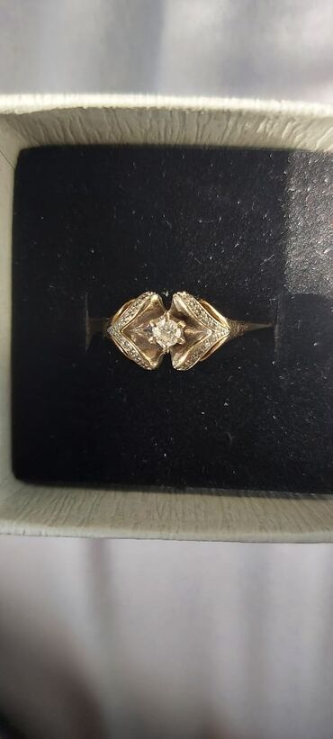 золотое кольцо: Продаю Кольцо с бриллиантами 585пр 17размер Россия