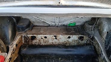 VAZ (LADA): VAZ 2107, ağ rəng, sedan, 4 qapı. Azərbaycan nömrə nişanı: 20-EZ-817 — 7