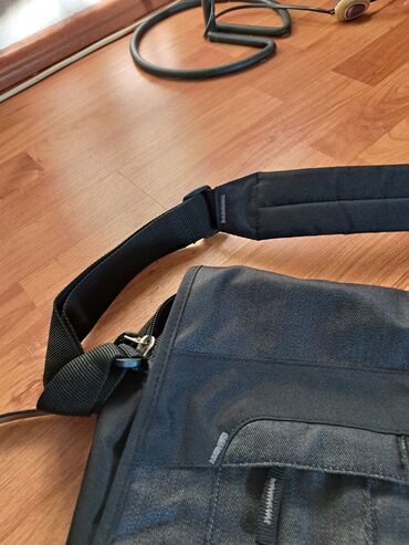 Futrole i torbe za laptopove: Samsonite torba za lap top komotna sa pregradama, crna kao nova. Malo — 3
