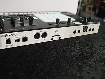 DJ-контроллерлер: Грувбокс ROLAND MV-1 VERSELAB. Roland Verselab MV-1 — компактная lalafo.kg да — 2 DJ-контроллерлер: Грувбокс ROLAND MV-1 VERSELAB. Roland Verselab MV-1 — компактная — 2