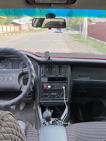 Audi: Audi 80: 1988 г., 1.8, Механика, Газ, Седан