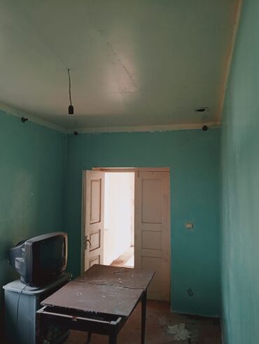 Həyət evləri və villaların satışı: Satılır: həyət evi - Tip: 1 mərtəbə (yüksək kürsülü), daş divarlar — 10