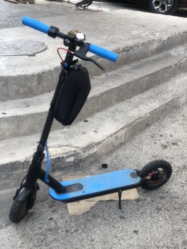 İşlənmiş Elektrik samokat 10", 251 - 350 Vt, 16 - 25 km/s, Ünvandan götürmə