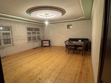 Uzunmüddətli kirayə mənzillər: Təcili satılır !!! 9mərtəbəli binanın 1ci mərtəbəsi. Ev köhnə — 1