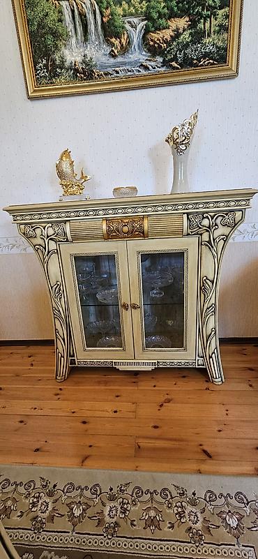skaf dolab: Klassik üslubda vitrin/konzol şkaf Malaziya istehsal eni:135sm — 1