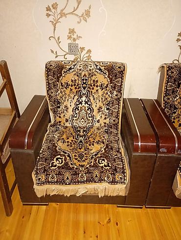 kresli: İki ədəd klassik üslubda yumşaq kreslo dəsti. - Konstruksiya: möhkəm — 6