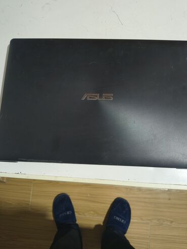 ASUS: Intel Pentium, 4 GB OZU, 15.6 " — 8