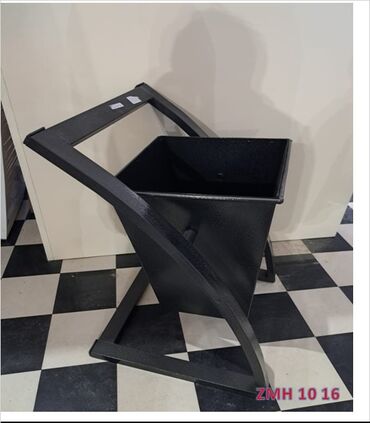 Baklar və çənlər: Məhsul: Daxili/çöl istifadə üçün metal zibil qutuları - Model — 14