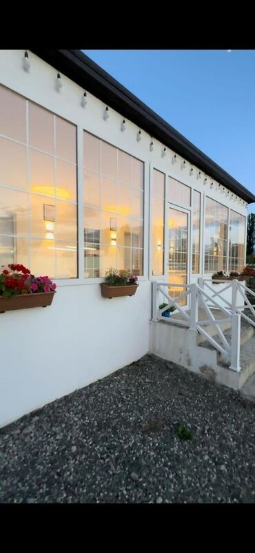 Bağ evlərinin kirayəsi: Şüşəbəndli bağ evi – istirahət və tədbirlər üçün rahat məkan - Geniş — 23