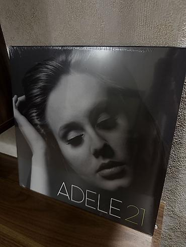 12 lik: Məhsul: Adele – “21” vinil albomu Xüsusiyyətlər: - Format: 12" vinil — 1