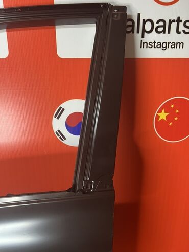 Двери и комплектующие: Новая передняя левая дверь автомобиля, выполненная из металла и — 7