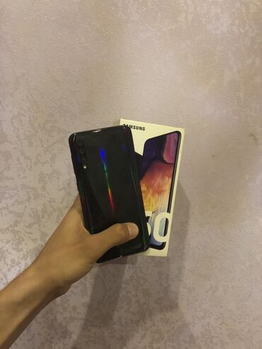 телефон флай 114: Samsung A50, 128 ГБ, цвет - Черный, Отпечаток пальца, Face ID