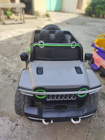 interaktiv oyuncaq itlər: Uşaqlar üçün elektrikli off-road tipli minik maşını - Rəng: boz-qara — 1