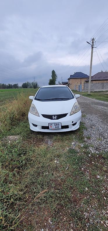 Honda Fit: 2008 г., 1.5 л, Автомат, Бензин, Хэтчбэк