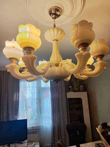Bayraqlar: Çılçıraq, 8 lampa, Farfor