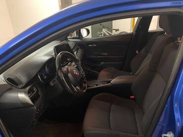 Toyota: Toyota C-HR: 1.8 l. | 2017 έ. SUV/4x4 — 11