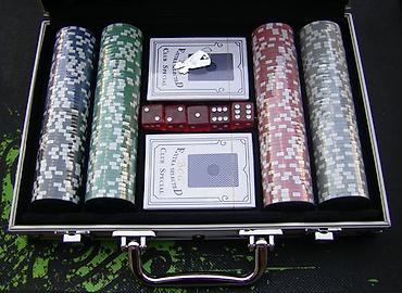 mafia kart oyunu: Poker oyunu dəsti.Dəstə daxildir: 200 chips (Professional) 2 dəst kart — 1