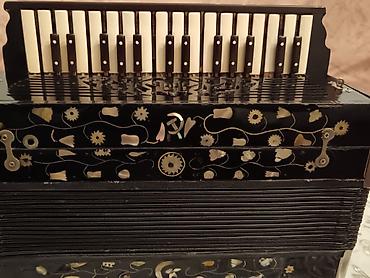 akkardeon: Akkordeon – dekorativ naxışlı, klaviaturalı model - Korpus: Qara — 2
