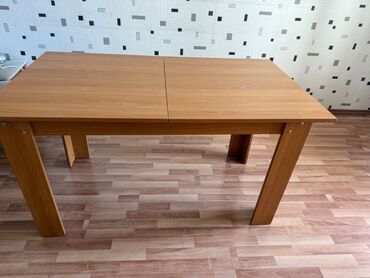 acilan stollar: Klassik masa, İşlənmiş, Açılan, Kvadrat masa
