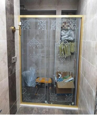 Duş kabinaları, arakəsmələr: Yeni Arakəsmə, Künc üçün, Pulsuz çatdırılma — 18