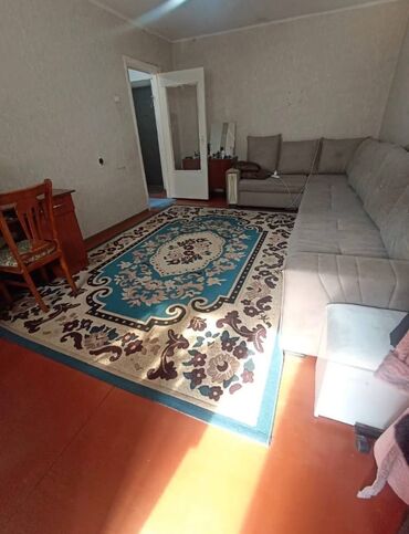1 комнатная квартира на сутки в оше: 1 комната, 32 м², Малосемейка, 2 этаж, Старый ремонт