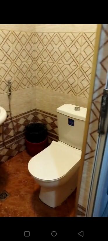 Uzunmüddətli kirayə mənzillər: Ramada plazanin yaninda humanitar kollecə bitisik 5 mərtəbəli binanin — 8