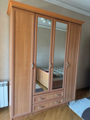 Dolablar: İşlənmiş, 4 qapılı Düz dolab, Qarderob, paltar dolabı