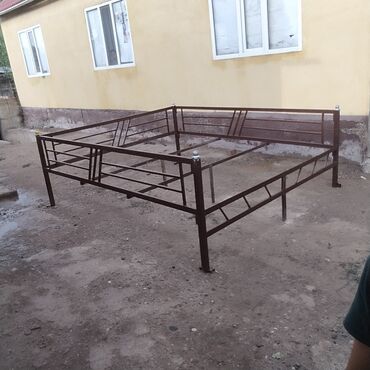 с мебелью: Тапчан 300 x 250 x 100 м, Металл