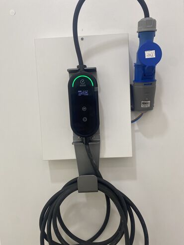 Аппараты для зарядки аккумуляторов: Elektromobil və Plug-in avtomobillər üçün şarj stansiyası. Bağlara