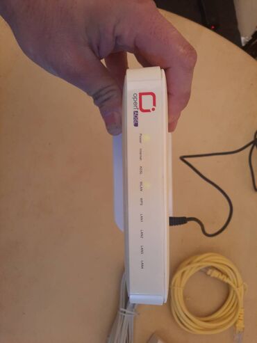 Modemi, ruteri i mrežni uređaji: Samo Huawei ruter-modem.
Nepoznato stanje.
Bez lan kablova — 9