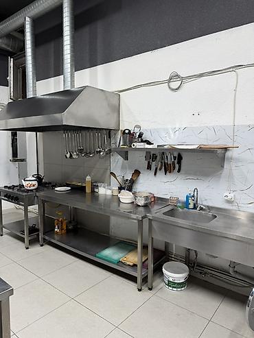 qara qaraev: Hazir Ailevi Restoran Biznesi satılır 65 mn Ayliq icarısi 3 mn mıkan — 10