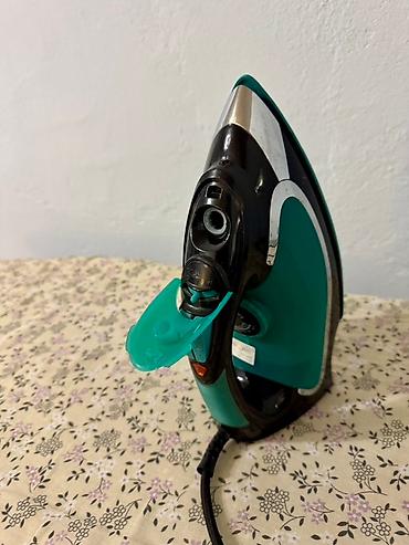 Утюги: 2200W gücündə və KD1023 model nömrəli buxarlı ütü. Bu ütü — 5